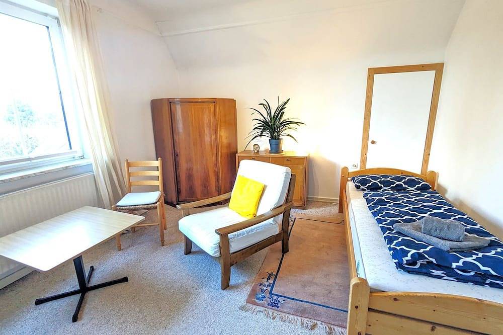 Ganze Wohnung, 80m² Monteurwohnung mit 3 Schlafzimmern für 1-3 Personen in Ahrensburg, Kreis Stormarn