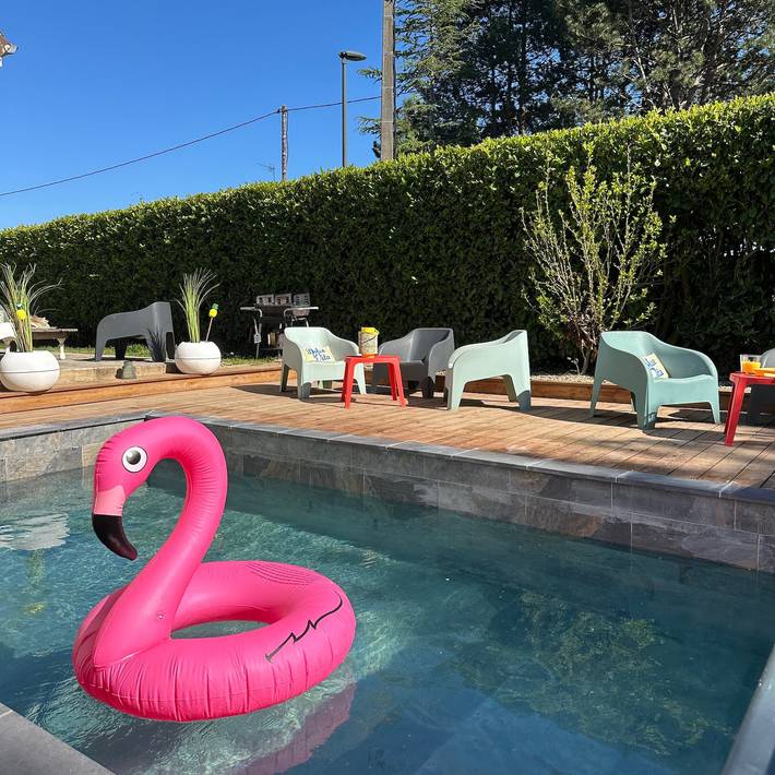 Gîte pour 16 personnes, avec jardin ainsi que piscine et terrasse, animaux acceptés à Varaville
