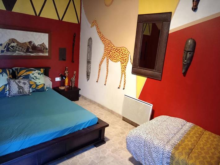 Gîte pour 4 personnes, avec terrasse et vue ainsi que jardin et piscine, animaux acceptés à Colonzelle - 3