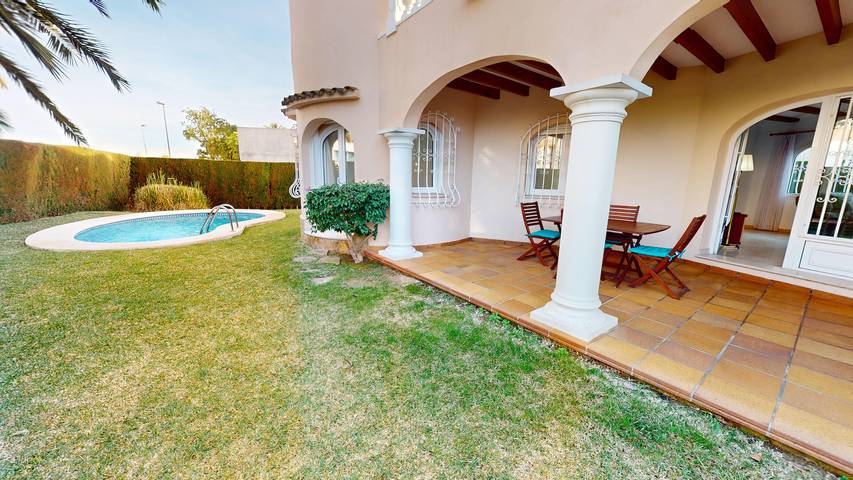 Villa für 4 Personen, mit Terrasse und Garten in Oliva - 2