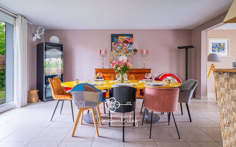 Location de vacances pour 8 personnes, avec jardin ainsi que vue et piscine à Saint-Pavace - 2