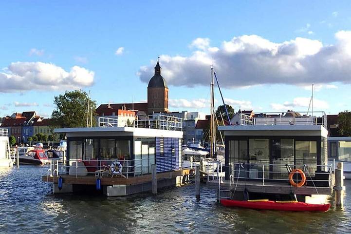 Hausboot für 3 Personen, mit Terrasse und Balkon/Terrasse in Ribnitz-Damgarten