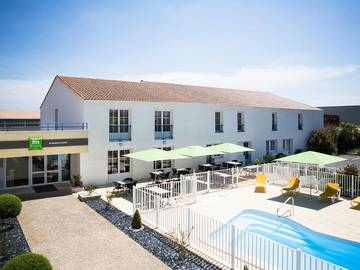 Hôtel pour 2 personnes, avec terrasse ainsi que bassin pour enfant et piscine, animaux acceptés à Marennes