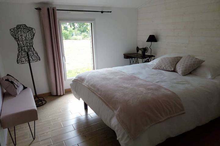 Location de vacances pour 8 personnes, avec jardin et piscine à La Verrie - 4