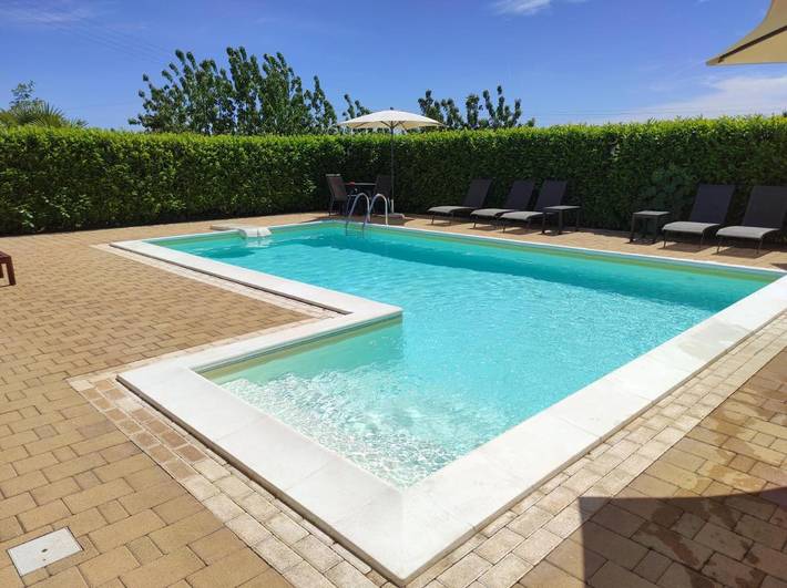 Chambre d’hôte pour 3 personnes, avec Balcon et Terrasse ainsi que Jardin et Piscine à Martina Franca
