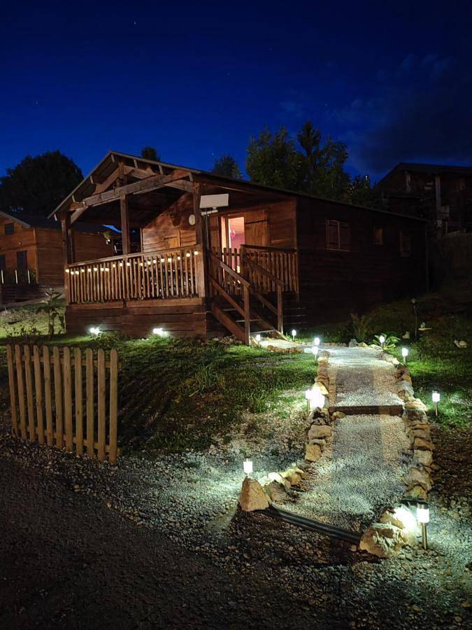 Chalet pour 4 personnes, avec jardin ainsi que piscine et vue, animaux acceptés dans le Jura
