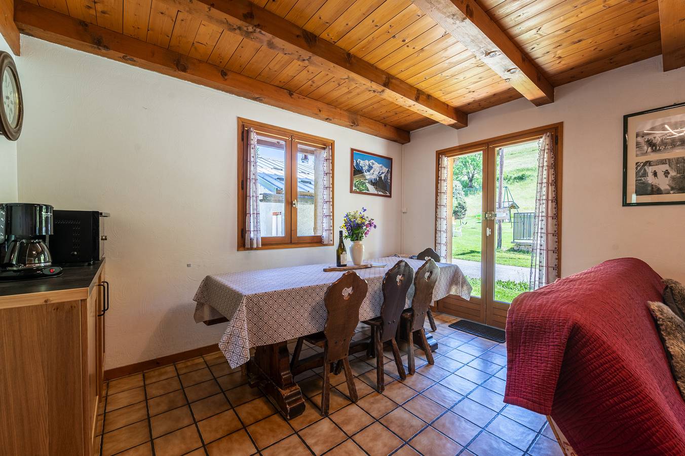 Appartement entier, Appartement 'L'Écureuil, Piscine Et Aire De Jeux' avec vue sur la montagne, terrasse privée et Wi-Fi in Crest-Voland, Région d'Albertville