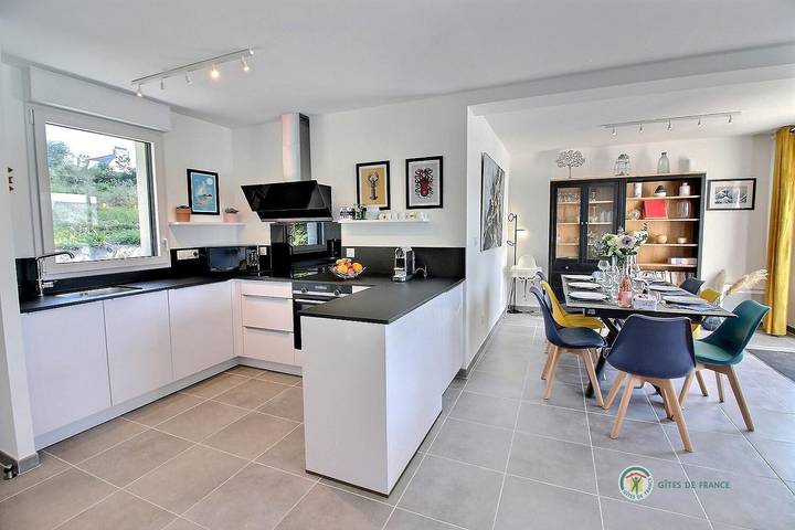 Gîte pour 8 personnes, avec jardin ainsi que piscine et terrasse dans L Armor - 3