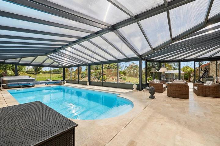 Maison d’hôte pour 2 personnes, avec Jacuzzi et Terrasse ainsi que Jardin et Piscine