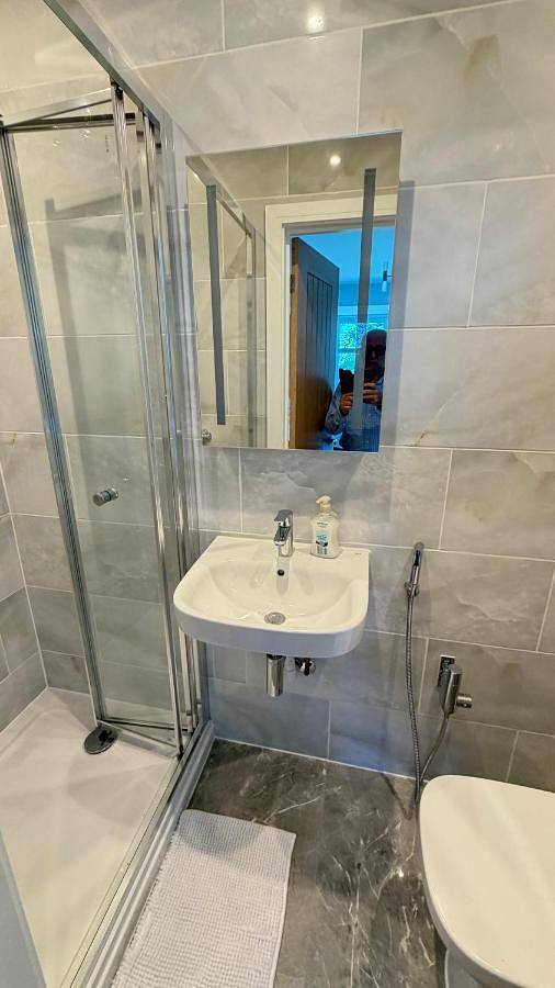 Greenview ensuite double bedroom 5 in Oxford, Oxfordshire