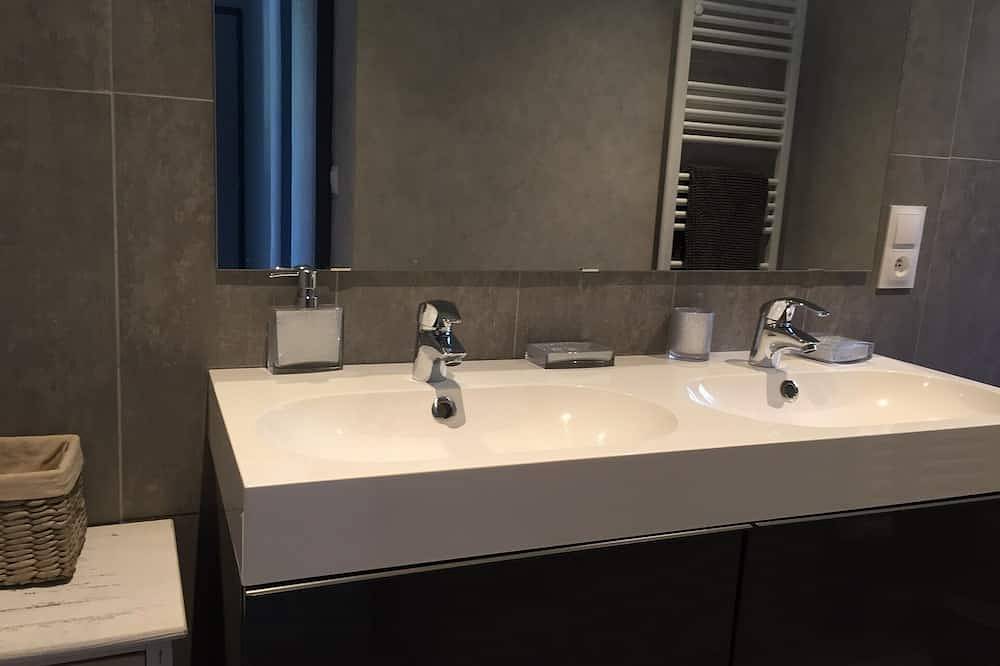 Gite de  luxe 3*  12 personnes  jacuzzi, spa  Châteaux de la Loire Touraine in Rochecorbon, Région de Tours