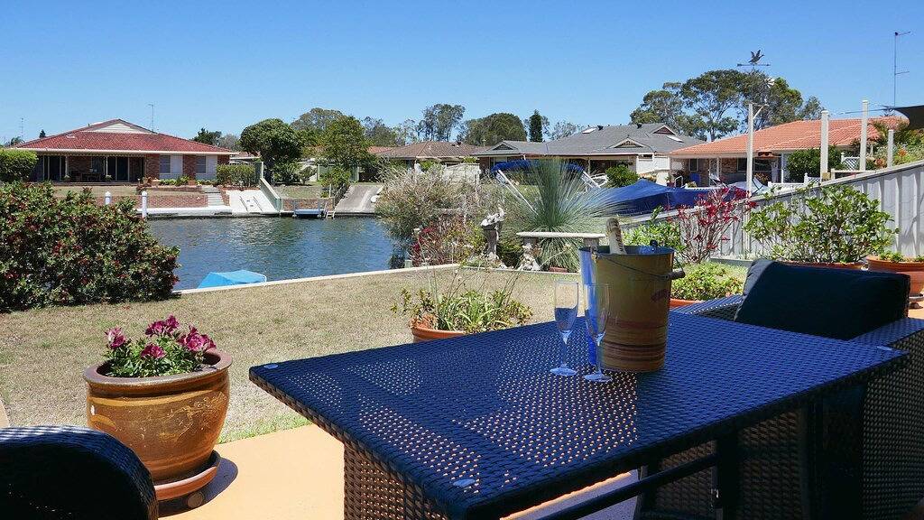 Neu ! Waterfront Haven, Absolute Waterfront mit eigenem Bootssteg und Wifi in Forster, New South Wales