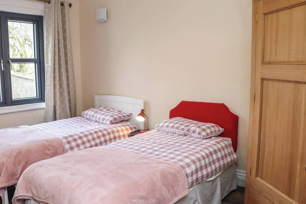 Heatherbell House, pet friendly, with open fire in Buttevant in Fermoy, County Cork