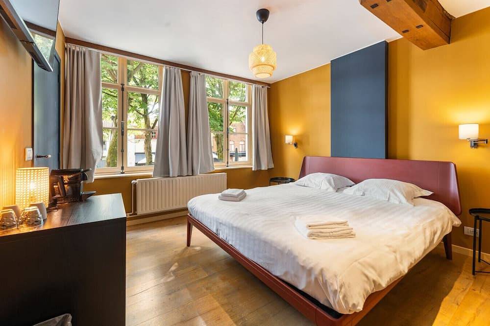 Amazing scenic city view room The Lake Suites in Bruges, Flandre-Occidentale