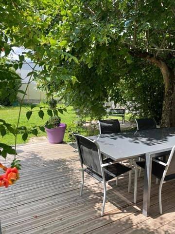 Location de vacances pour 8 personnes, avec jardin, animaux acceptés à Déols