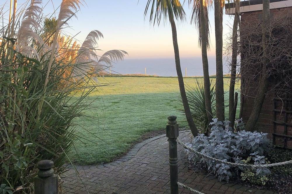 Log Cabin next to our sandy beach with lovely sea views, close Norfolk Broads. in California (Great Yarmouth), Great Yarmouth