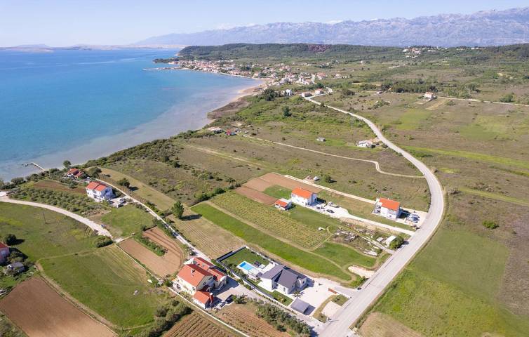 Gemütliche 150 m² große Ferienwohnung mit Meerblick, Pool und Terrasse, 2,5 km vom Strand entfernt in Ljubač (Dalmatien), Zadar