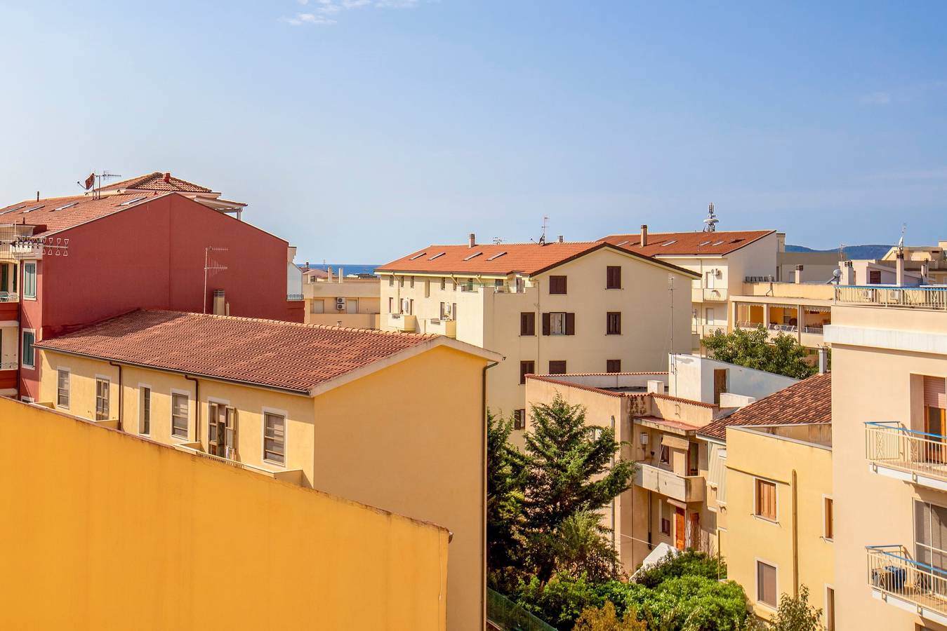Ganze Wohnung, Ferienwohnung "Adriatico" nahe dem Strand mit Meerblick, A/C & Terrasse in Lido San Giovanni, Alghero