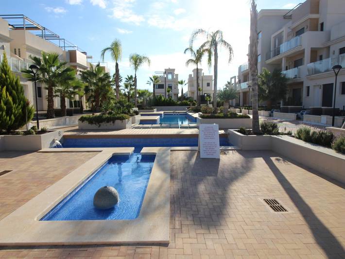 Bungalow for 4 personer, Balkong og Terrasse i tillegg til Barnebasseng og Badebasseng i La Zenia