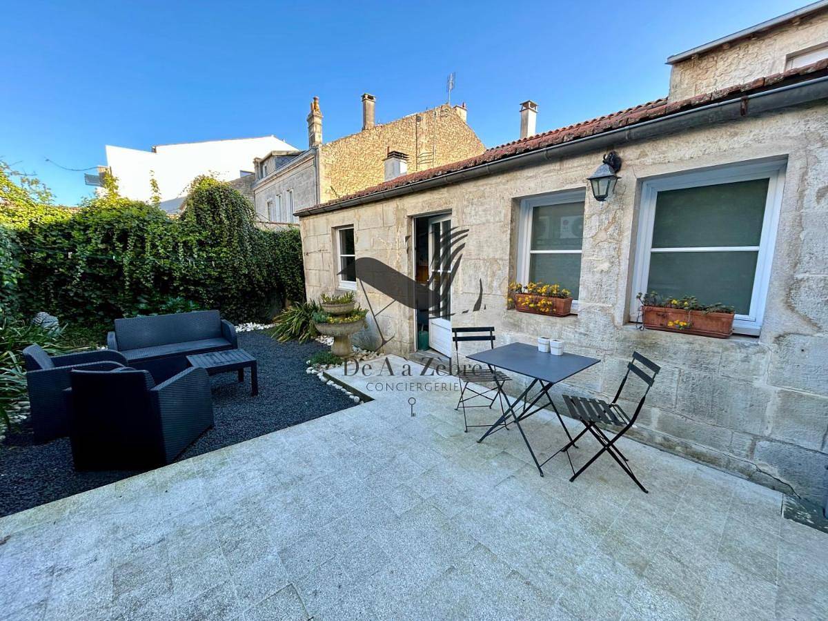 Appartement entier, L'Authentique - Situé en face des thermes et tout proche du coeur de ville in Rochefort, Région de Rochefort