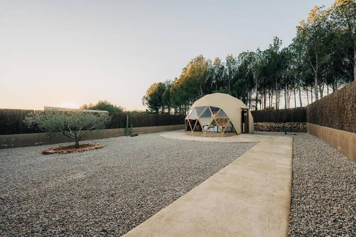 Camping para 2 personas, con vistas además de jardín y terraza en Comunidad Valenciana