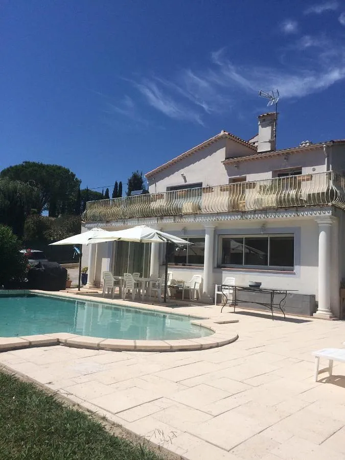Casa de vacaciones para 5 personas, con vistas además de jardín y piscina - 1