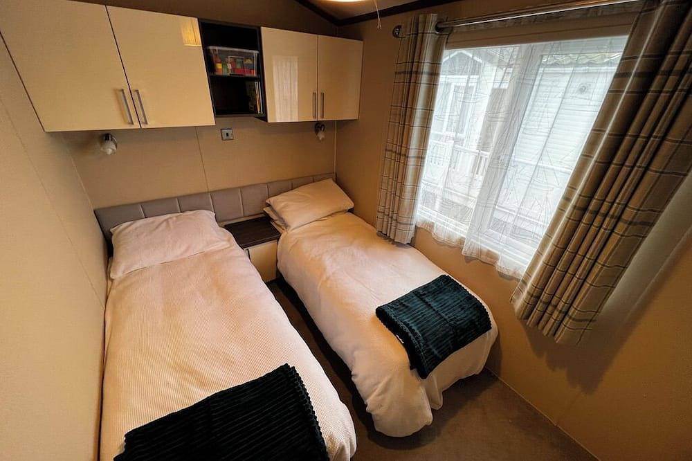 Waratah stunning frontrow lodge with unobstructed sea view on Rockley Park Poole in Poole, Poole Harbour