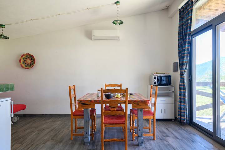 Studio entier, Studio "Naramanue 2" avec vue sur les montagnes, terrasse privée et Wi-Fi in Dorgali, Barbagia