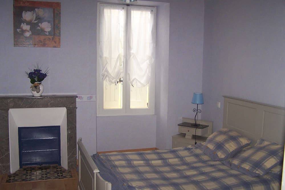 Belle maison de campagne du Xix en pierre sur 20 ha- Proche Bonaguil in Saint-Front-sur-Lémance, Région de Villeneuve-sur-Lot