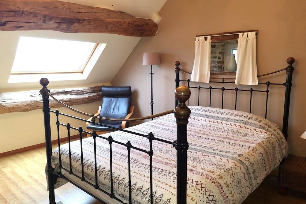 Idyllic 16th Century Stone Cottage in Boudreville, Région de Montbard