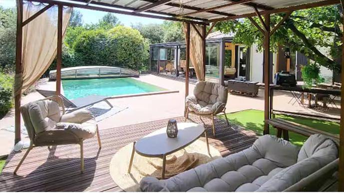 Villa pour 8 personnes, avec Terrasse et Jardin ainsi que Piscine et Sauna