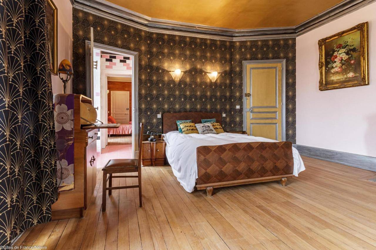Double Room in Nevers, Nièvre