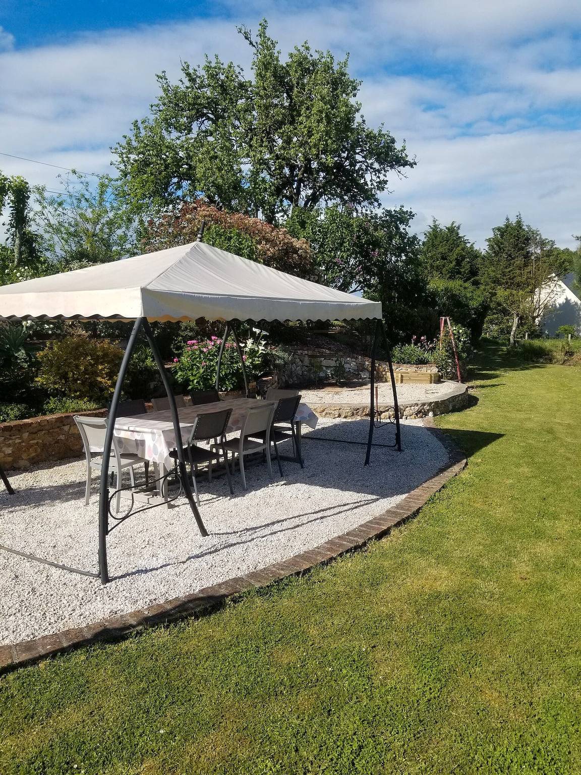 Gîte « Gîte de la Mésange » avec piscine partagée, terrasses partagées et Wi-Fi in Dame-Marie-les-Bois, Région de Tours