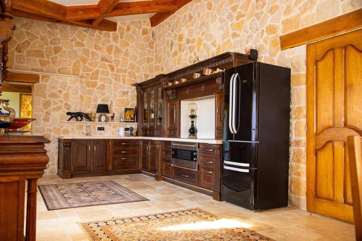 Appartement entier, Le Sommet de la Tour, Vue, Calme et Chevaux in Montlaux, Région de Forcalquier