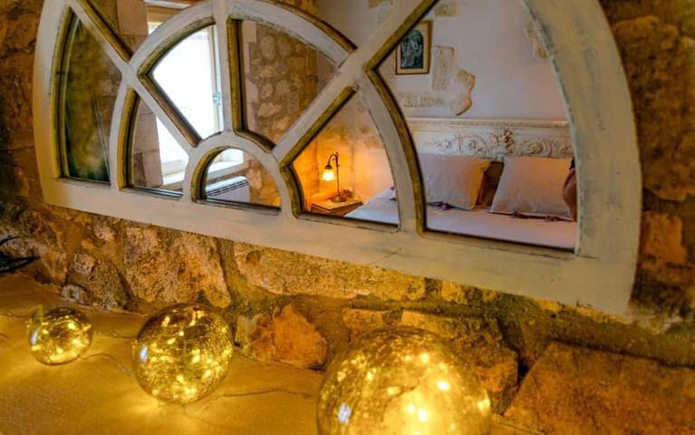 Location de vacances pour 2 personnes, avec terrasse ainsi que piscine et jacuzzi à Les Baux-de-Provence - 4