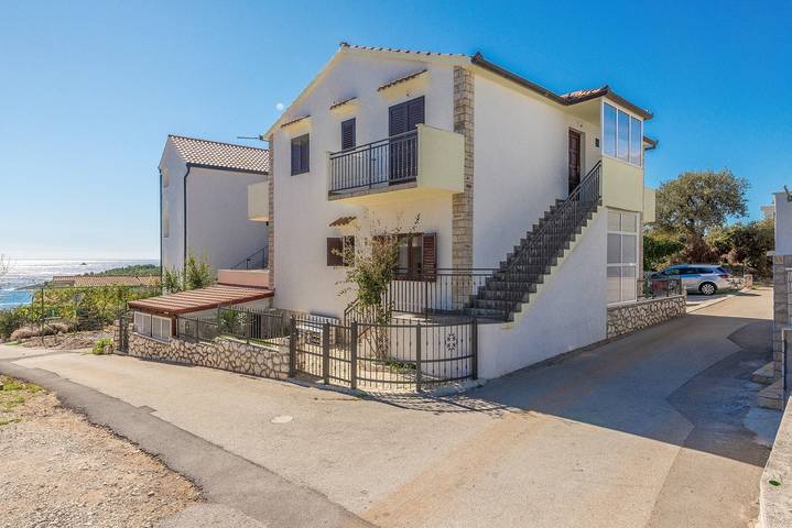 Apartamento entero, Apartamento de vacaciones para 4 personas con balcón/terraza in Rogoznica, Condado de Šibenik-Knin