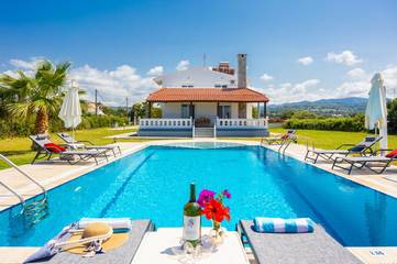 Villa for 8 People in Rhodes, Dodecanese, Photo 1