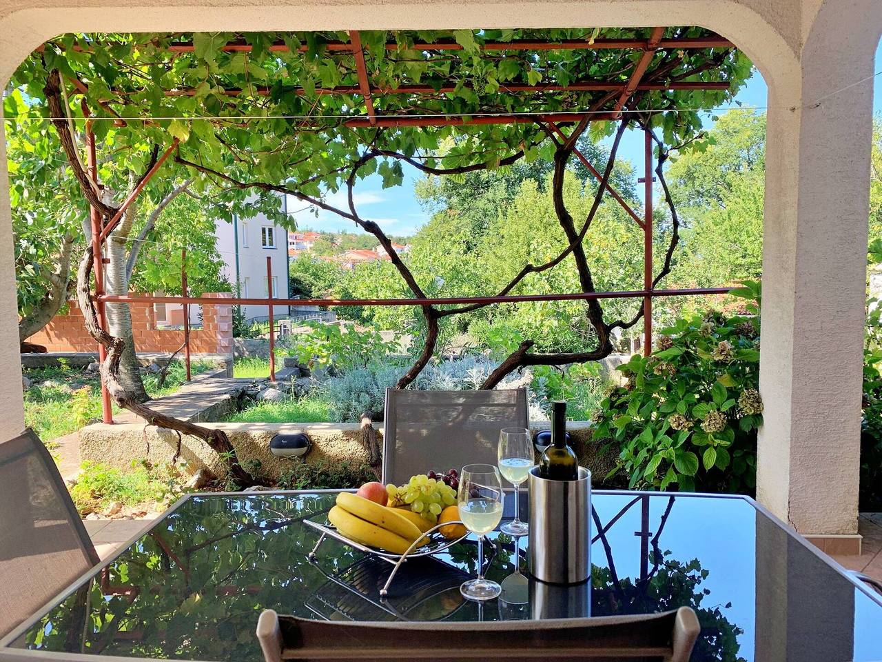 Ganze Wohnung, Apartment Viola - 300 m vom Meer, Terrasse, Haustiere wilkommen, Garten, Waschmaschine in Silo (Krk), Krk