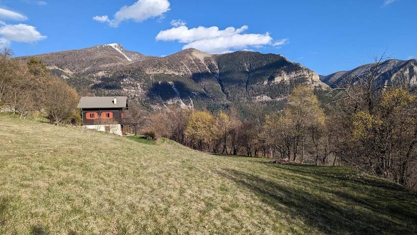 Gîte pour 8 personnes, avec vue et jardin, animaux acceptés à Beauvezer - 2