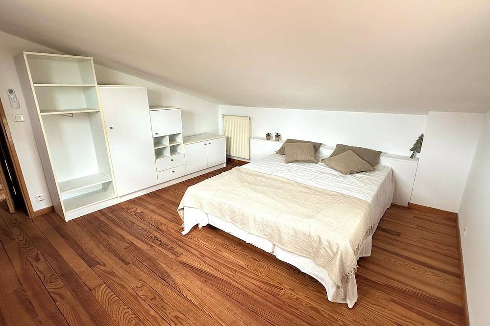 150 m2 Villa with 1000 m2 garden and swimming pool in Bessan, Côte d'Améthyste