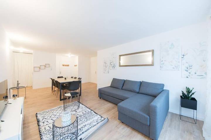 Apartamento de vacaciones para 8 personas, con jardín además de vistas y balcón - 1