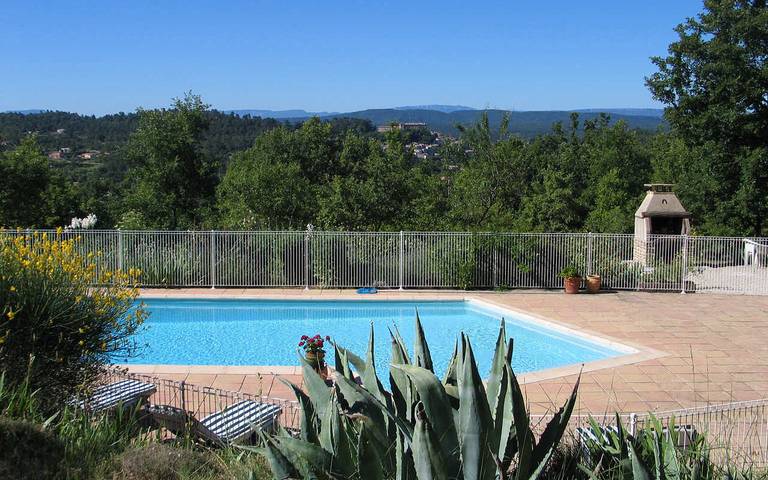 Gîte pour 4 personnes, avec jardin et vue ainsi que piscine et terrasse