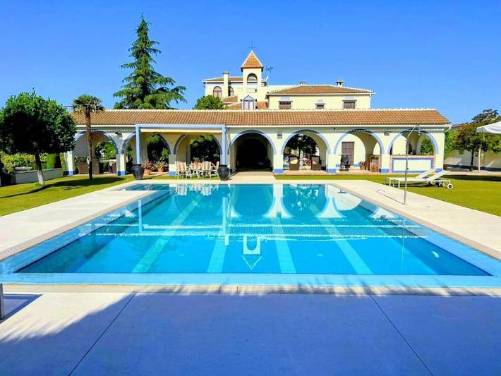 Casa de vacaciones para 16 personas, con Balcón y Jacuzzi además de Terraza y Jardín en Lucena