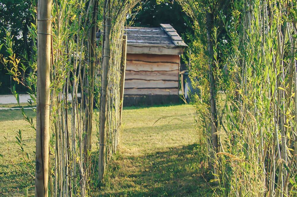 The Caravan at L'Orée des 4 Chemins in Auxerre und Umgebung
