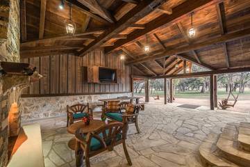 Lodge for 8 Guests in Gillespie County, Picture 3