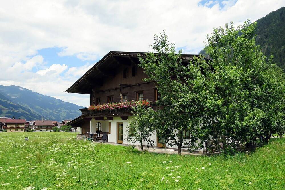 Ganze Wohnung, Herrliche Wohnung für 4 Gäste mit  W-Lan, Tv, Terrasse und Parkplatz in Mayrhofen, Zillertaler Alpen