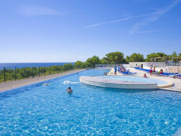 Location de vacances pour 6 personnes, avec terrasse et bassin pour enfant à Martigues