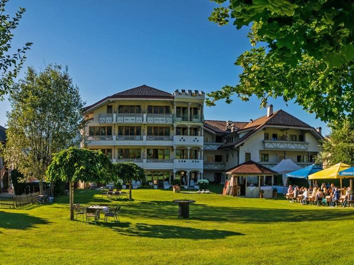 Hotel für 4 Personen, mit Balkon und Whirlpool sowie Garten in Reischach Südtirol