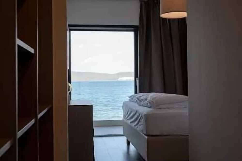 Luxury beachfront family villa. in Dobropoljana, Pasman