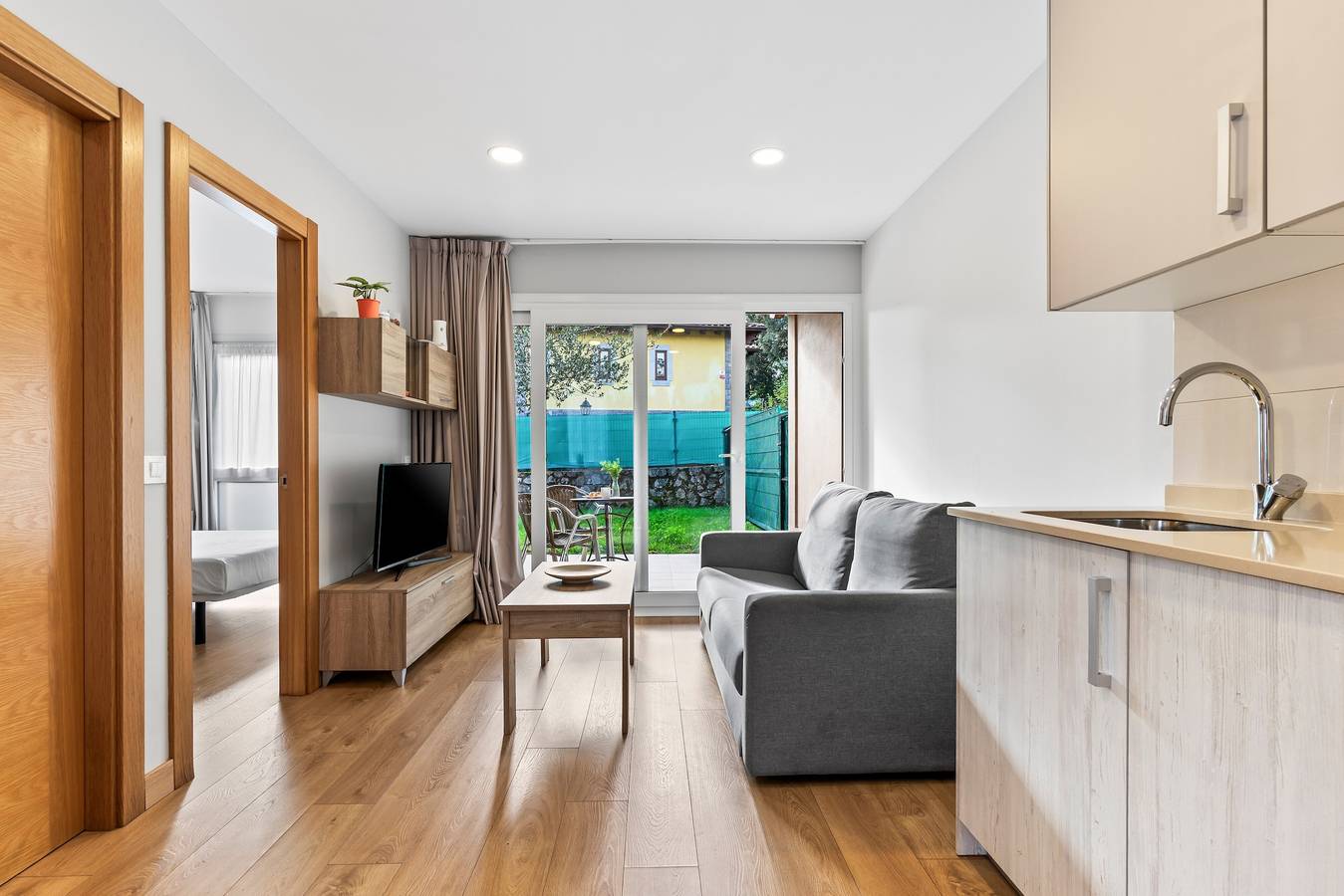 Appartement entier, Appartement '2 Jardin 2 - El Sablon' avec vue sur montagne, terrasse privée et jardin privé in Llanes, Côte Cantabrique